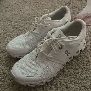 women’s oncloud sneakers